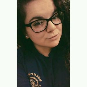 Meet your Posher, Elyssa